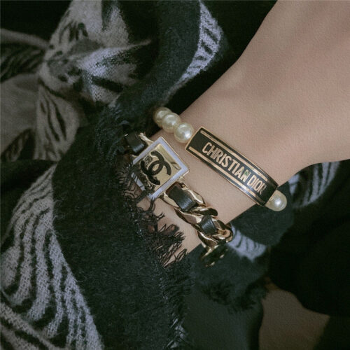 High Quality Luxury Dior D Letter Brand Pearl Bracelet product detail