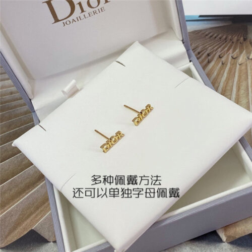 High Quality Luxury Dior Square Size Crystal Pearl Earrings product detail