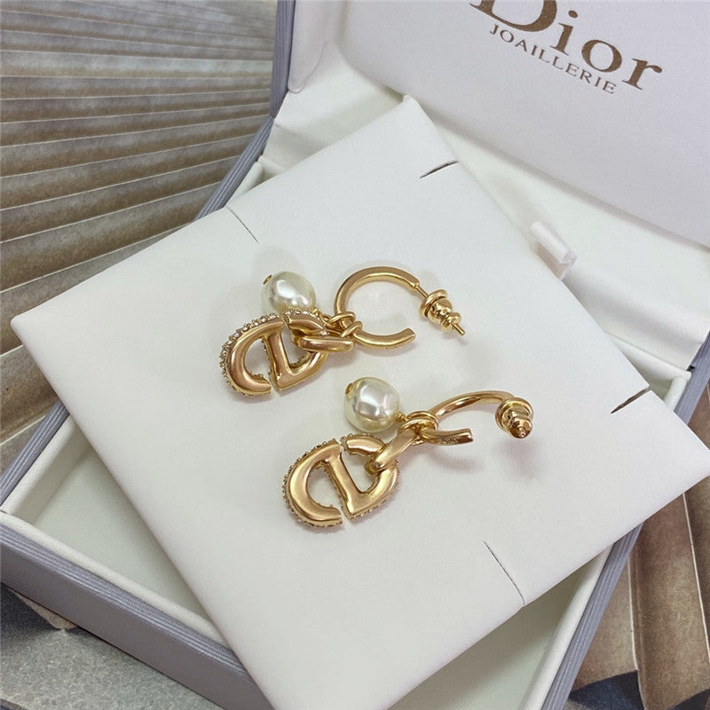 High Quality Luxury Dior Full Diamond Cd Pearl Ear Hook product detail