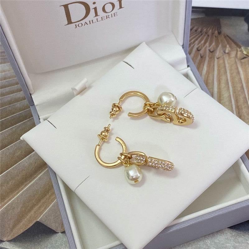 High Quality Luxury Dior Full Diamond Cd Pearl Ear Hook product detail