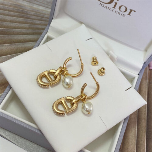 High Quality Luxury Dior Full Diamond Cd Pearl Ear Hook product detail