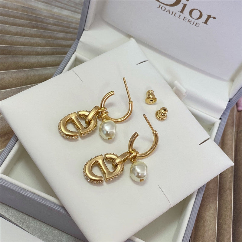 High Quality Luxury Dior Full Diamond Cd Pearl Ear Hook product detail