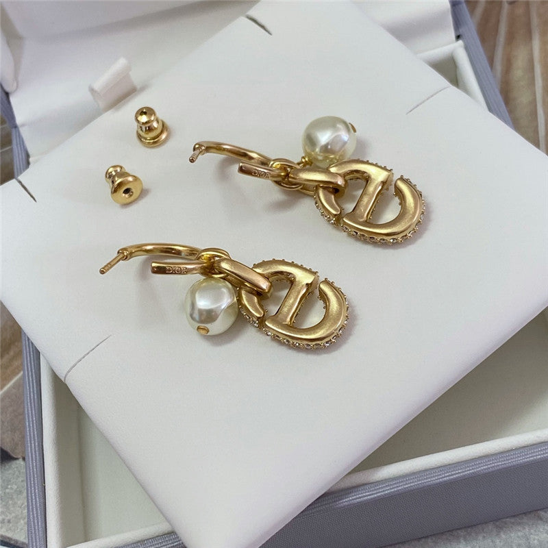 High Quality Luxury Dior Full Diamond Cd Pearl Ear Hook product detail