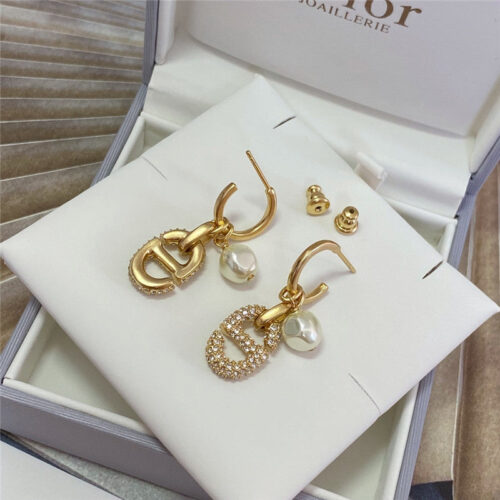 High Quality Luxury Dior Full Diamond Cd Pearl Ear Hook product detail