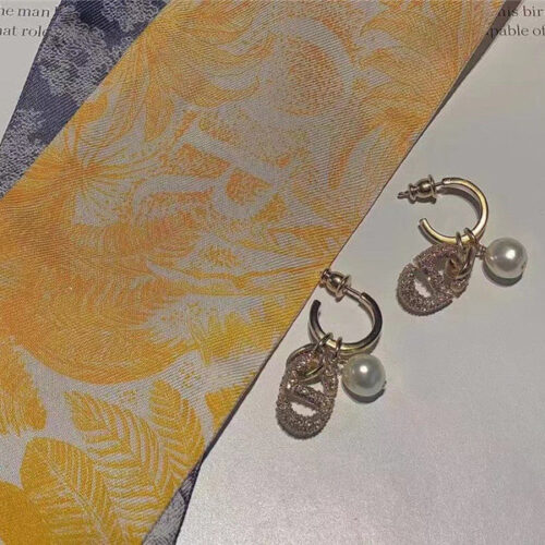 High Quality Luxury Dior Full Diamond Cd Pearl Ear Hook product detail