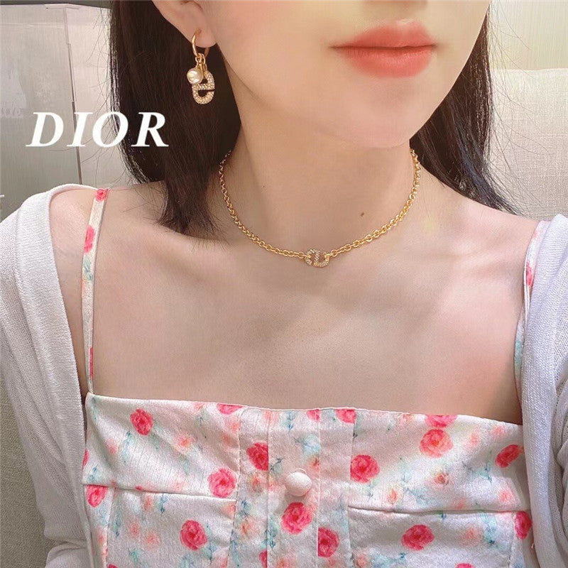 High Quality Luxury Dior Full Diamond Cd Pearl Ear Hook product detail