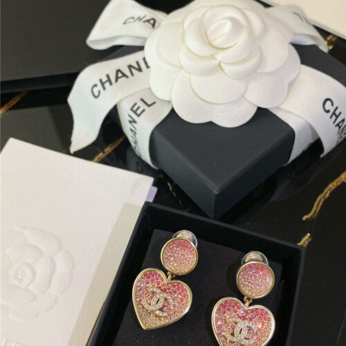 High Quality Luxury Chanel Peach Heart Shape Ear Clip product detail
