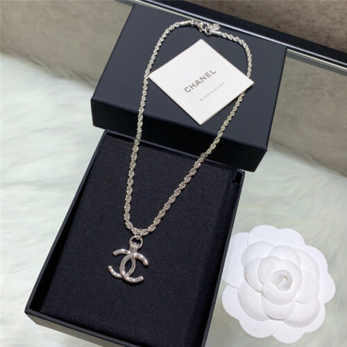 High Quality Luxury Chanel Glossy Double C Necklace – Style 50033 alternate view