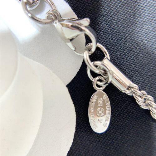 High Quality Luxury Chanel Glossy Double C Necklace – Style 50033 product detail