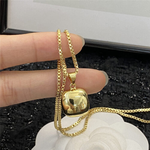 High Quality Luxury Valentino Swarovski Pink Diamond Necklace product detail