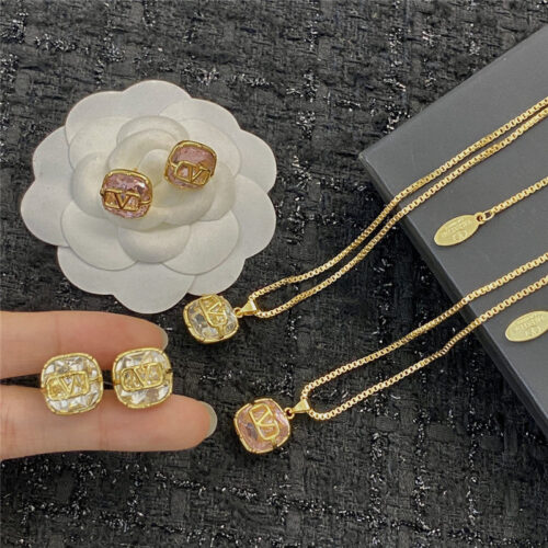 High Quality Luxury Valentino Swarovski Pink Diamond Necklace product detail