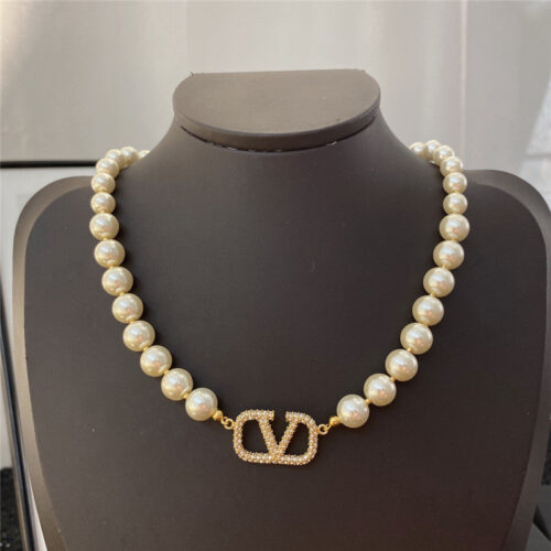 High Quality Luxury Valentino Summer Gentle Pearl Necklace alternate view