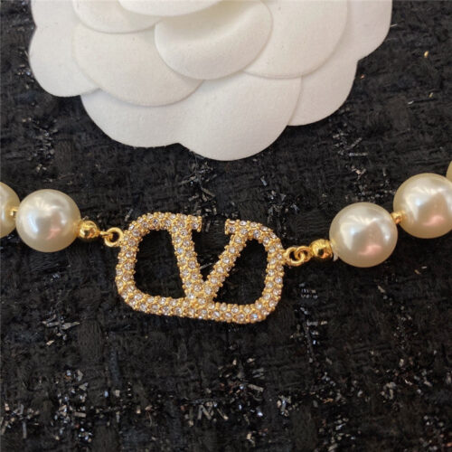 High Quality Luxury Valentino Summer Gentle Pearl Necklace product detail
