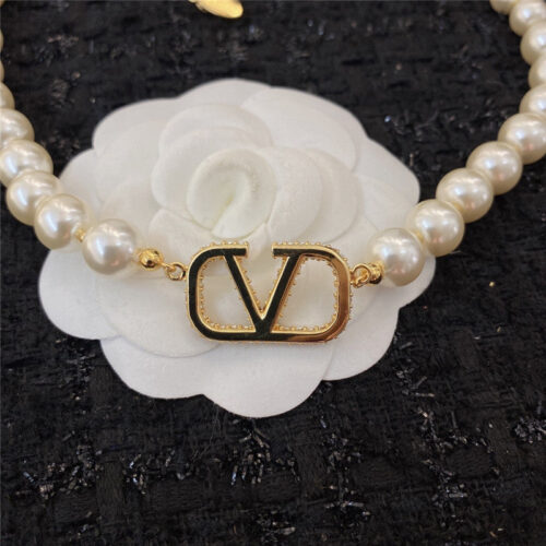 High Quality Luxury Valentino Summer Gentle Pearl Necklace product detail