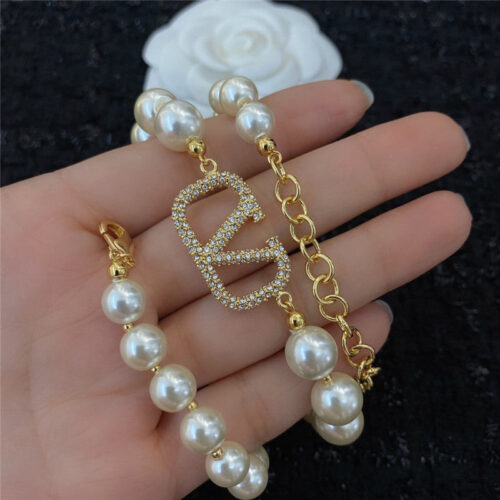 High Quality Luxury Valentino Summer Gentle Pearl Necklace product detail