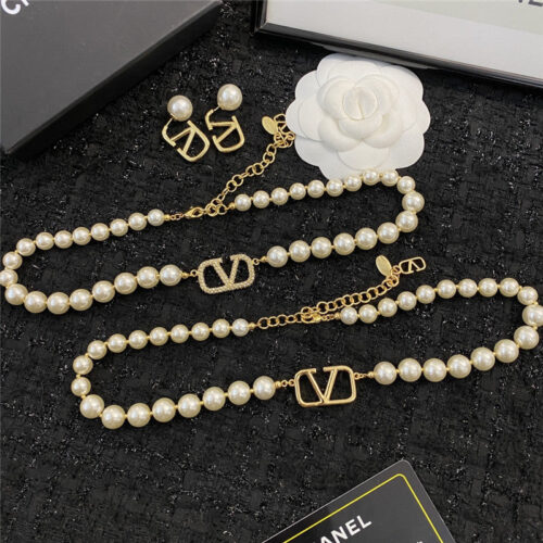 High Quality Luxury Valentino Summer Gentle Pearl Necklace product detail