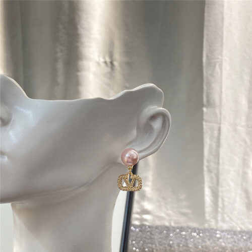 High Quality Luxury Valentino Versatile Diamond Stud Earrings product detail