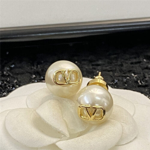 High Quality Luxury Valentino Logo Pearl Stud Earrings product detail