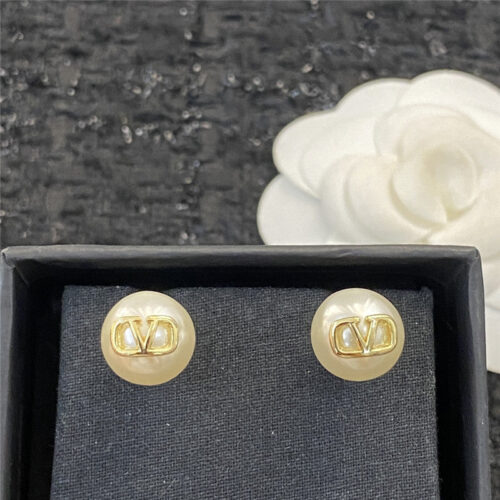 High Quality Luxury Valentino Logo Pearl Stud Earrings