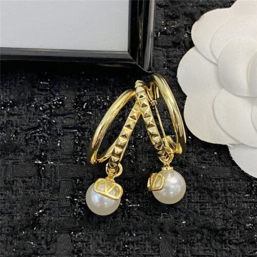High Quality Luxury Valentino Vintage Logo Pearl Drop Earrings product detail