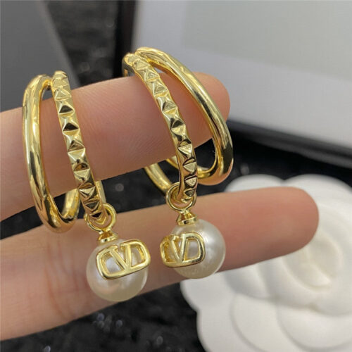 High Quality Luxury Valentino Vintage Logo Pearl Drop Earrings product detail