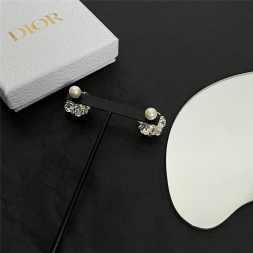 High Quality Luxury Dior Middle Age Earrings product detail