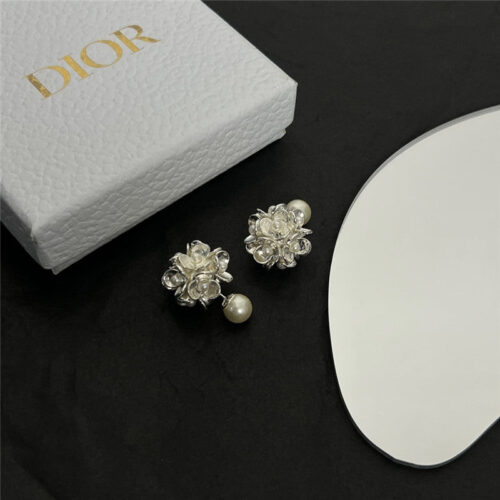 High Quality Luxury Dior Middle Age Earrings product detail
