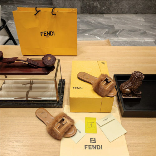 High Quality Luxury Fendi Flat Fur Slippers product detail