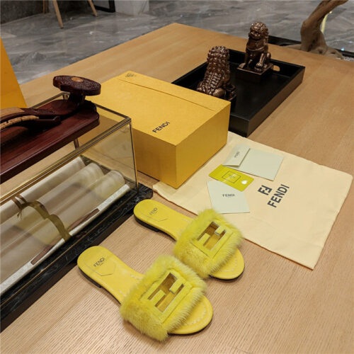 High Quality Luxury Fendi Flat Fur Slippers – Style 57555