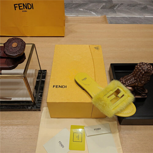 High Quality Luxury Fendi Flat Fur Slippers – Style 57555 product detail