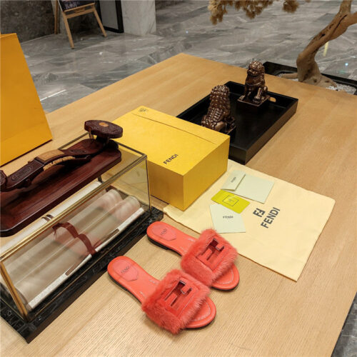 High Quality Luxury Fendi Flat Fur Slippers – Style 81843