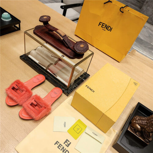 High Quality Luxury Fendi Flat Fur Slippers – Style 81843 alternate view
