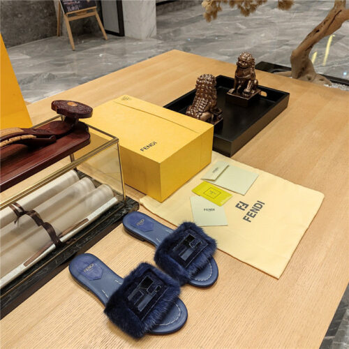 High Quality Luxury Fendi Flat Fur Slippers – Style 73363