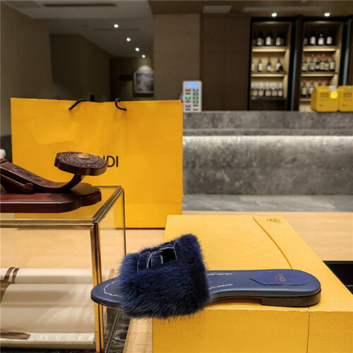 High Quality Luxury Fendi Flat Fur Slippers – Style 73363 product detail