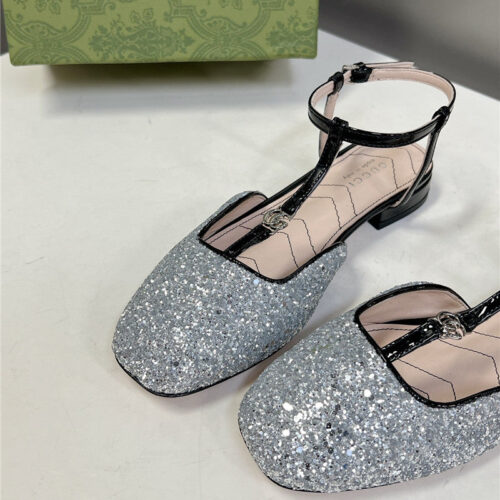 High Quality Luxury Gucci Double G Hardware Buckle Embellished Sandals – Style 74643 product detail