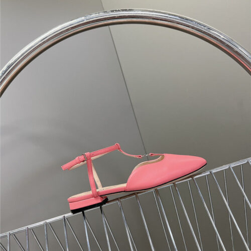 High Quality Luxury Gucci Double G Hardware Buckle Embellished Sandals product detail