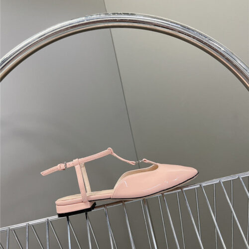 High Quality Luxury Gucci Double G Hardware Buckle Embellished Sandals – Style 05715 product detail