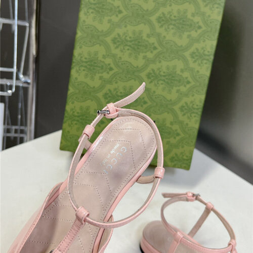 High Quality Luxury Gucci Double G Hardware Buckle Embellished Sandals – Style 05715 product detail