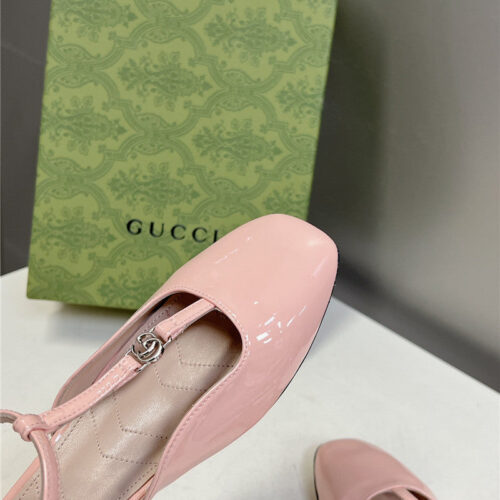High Quality Luxury Gucci Double G Hardware Buckle Embellished Sandals – Style 05715 product detail