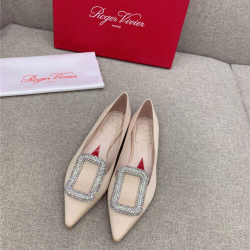 High Quality Luxury Roger Vivier Classic Diamond Buckle Silk Pumps alternate view