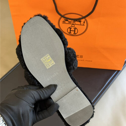 High Quality Luxury Hermes Fur Roll Cake Hair H Slippers – Style 61411 product detail