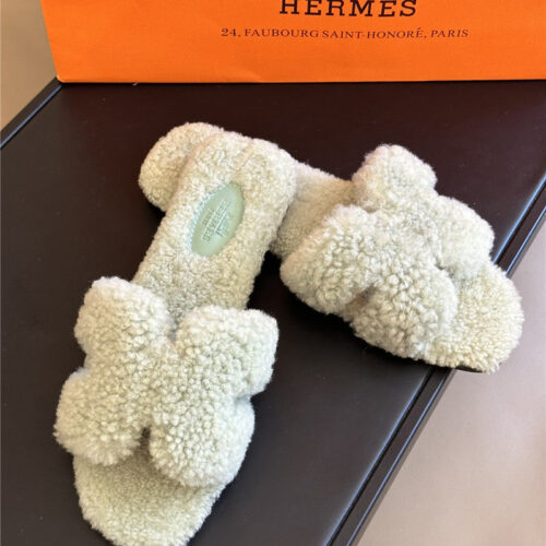 High Quality Luxury Hermes Fur Roll Cake Hair H Slippers – Style 26947 alternate view
