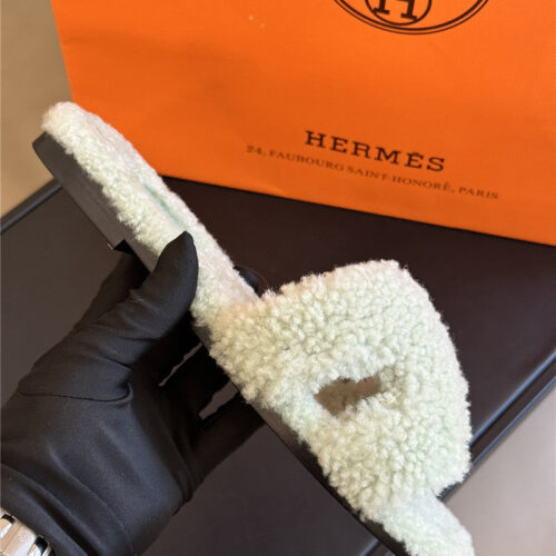 High Quality Luxury Hermes Fur Roll Cake Hair H Slippers – Style 26947 product detail