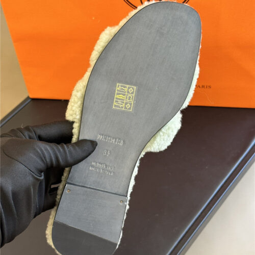 High Quality Luxury Hermes Fur Roll Cake Hair H Slippers – Style 26947 product detail