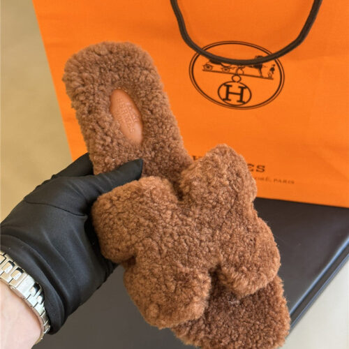 High Quality Luxury Hermes Fur Roll Cake Hair H Slippers – Style 59715 product detail