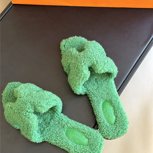 High Quality Luxury Hermes Fur Roll Cake Hair H Slippers – Style 25251 product detail