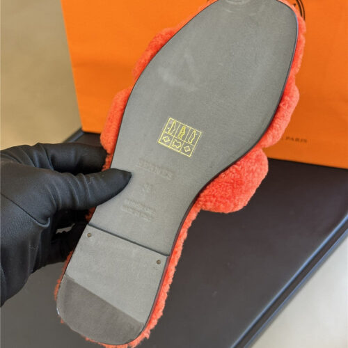 High Quality Luxury Hermes Fur Roll Cake Hair H Slippers – Style 23555 product detail