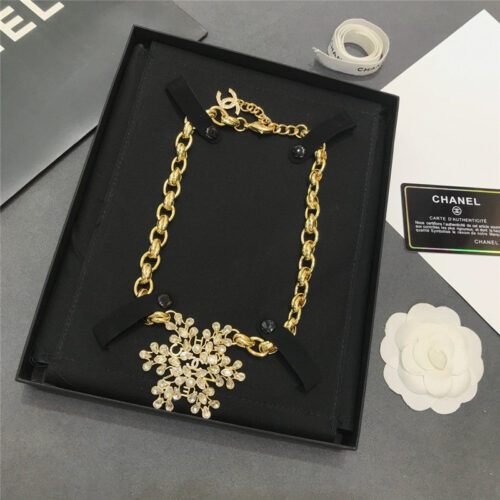 High Quality Luxury Chanel New Snowflake Short Necklace
