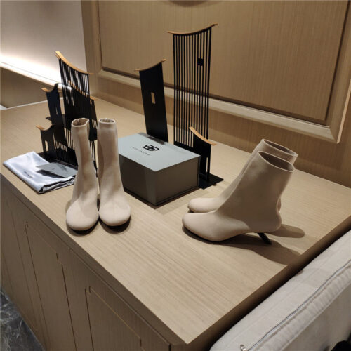 High Quality Luxury Balenciaga’s New 7-Shaped Heel Sock Boots – Style 34019 product detail