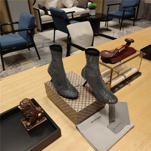 High Quality Luxury Balenciaga’s New 7-Shaped Heel Sock Boots – Style 97859 product detail